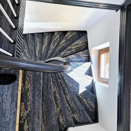 Apartment Boutique Old 6 *