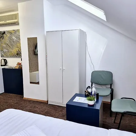 Boutique Old 6 *