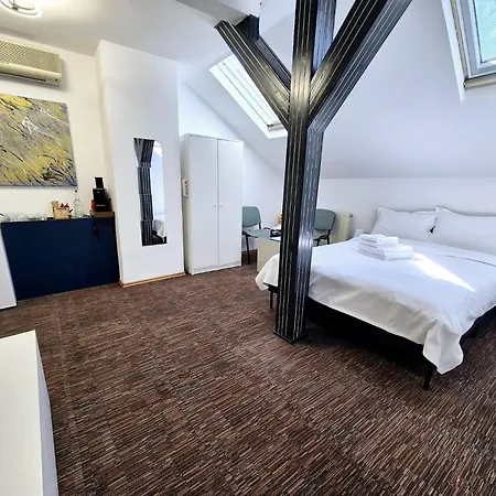 Boutique Old 6 *