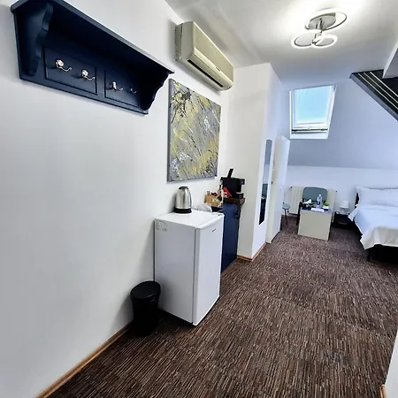 Boutique Old 6 *