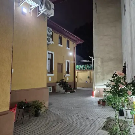 Boutique Old 6 *
