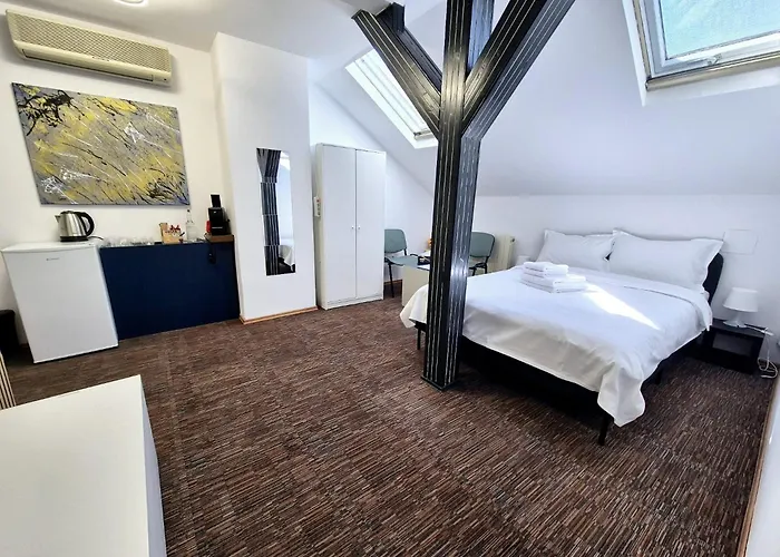 Boutique Old 6 *