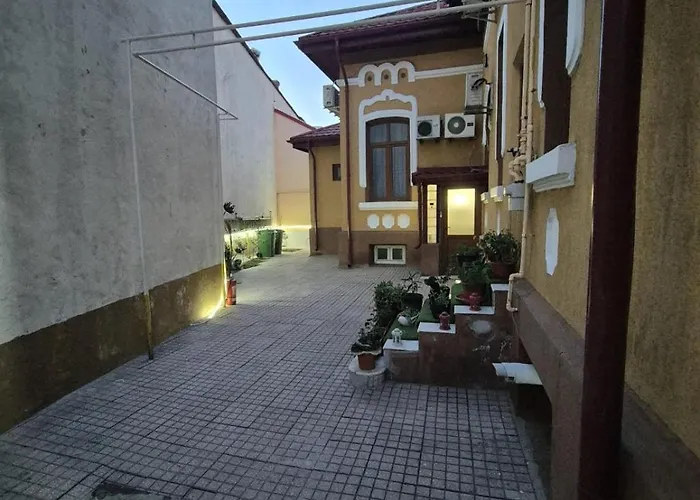 Boutique Old 6 *